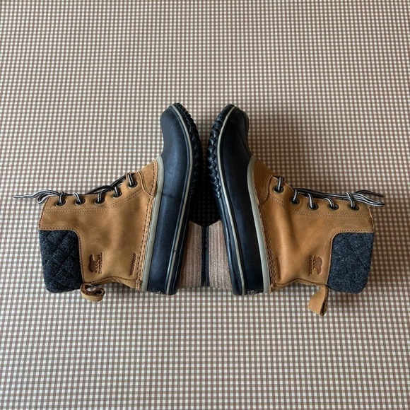 Sorel Hand-crafted waterproof lace up winter women’s boots. Size 7.5 - Picture 2 of 16